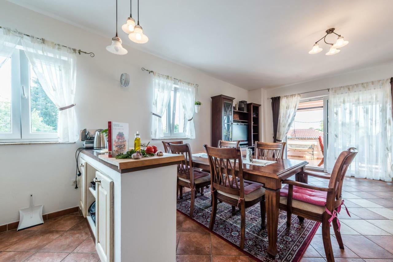 Apartments Jelavic Sutomiscica المظهر الخارجي الصورة
