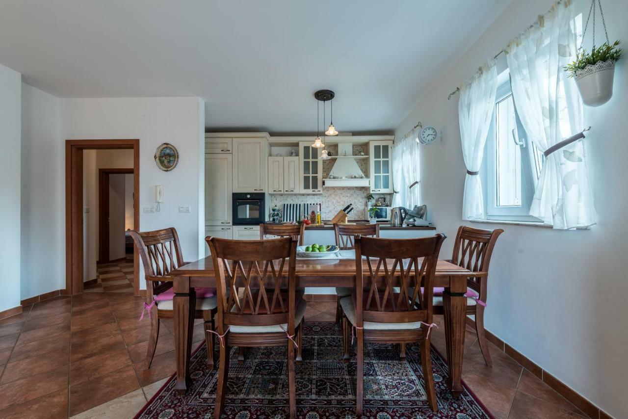 Apartments Jelavic Sutomiscica المظهر الخارجي الصورة