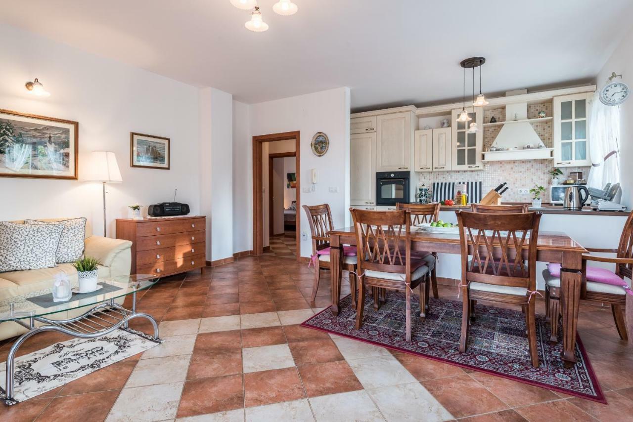 Apartments Jelavic Sutomiscica المظهر الخارجي الصورة